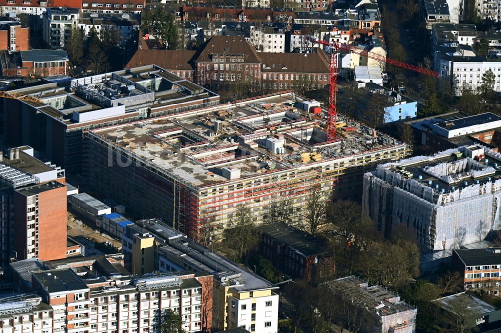 Luftaufnahme Hamburg - Baustelle für einen Erweiterungs- Neubau auf dem Klinikgelände des Krankenhauses Universitätsklinikum Hamburg-Eppendorf an der Martinistraße im Ortsteil Eppendorf in Hamburg, Deutschland