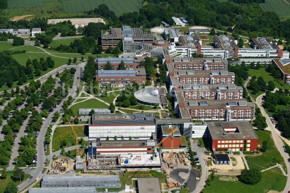 Luftbild Regensburg - Baustelle für einen Erweiterungs- Neubau auf dem Klinikgelände des Krankenhauses Universitätsklinikum Regensburg an der Franz-Josef-Strauß-Allee in Regensburg im Bundesland Bayern, Deutschland