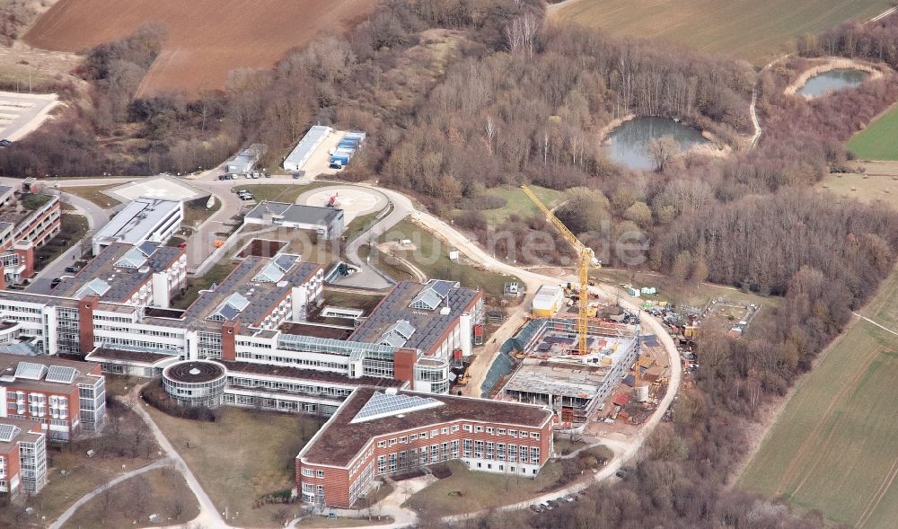 Luftbild Regensburg - Baustelle für einen Erweiterungs- Neubau auf dem Klinikgelände des Krankenhauses Universitätsklinikum Regensburg an der Franz-Josef-Strauß-Allee in Regensburg im Bundesland Bayern, Deutschland