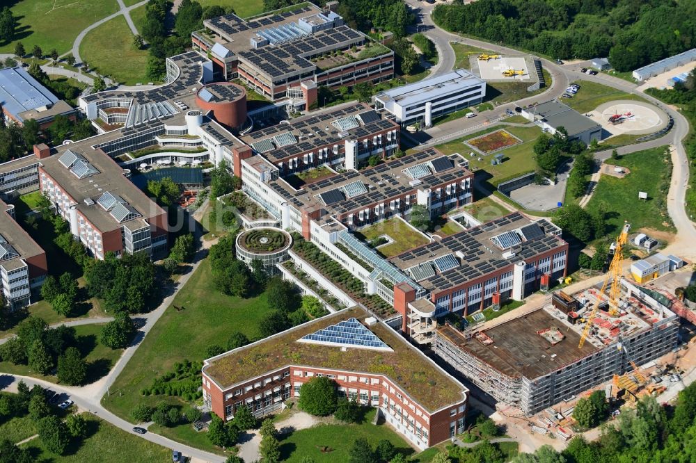 Regensburg aus der Vogelperspektive: Baustelle für einen Erweiterungs- Neubau auf dem Klinikgelände des Krankenhauses Universitätsklinikum Regensburg in Regensburg im Bundesland Bayern, Deutschland