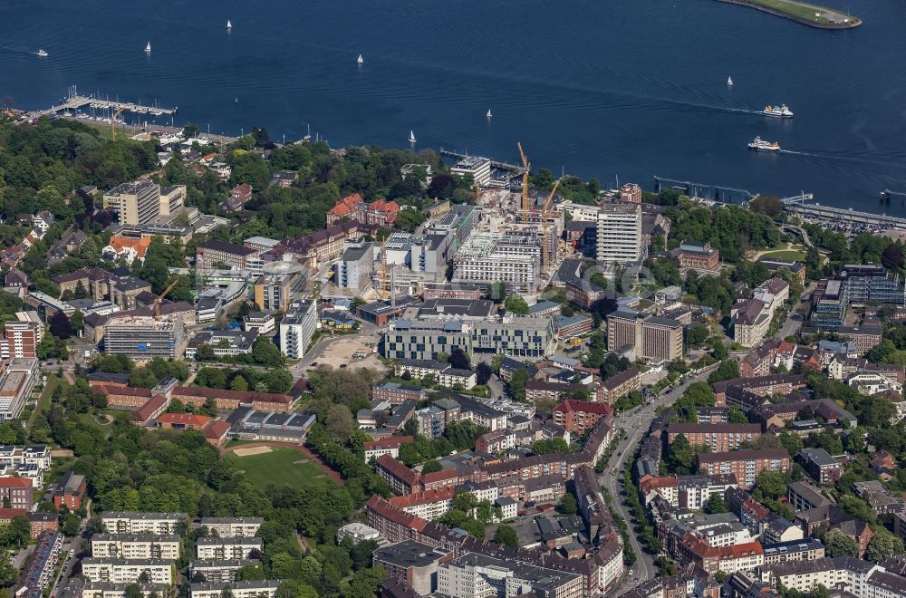 Kiel von oben - Baustelle für einen Erweiterungs- Neubau auf dem Klinikgelände des Krankenhauses Universitätsklinikum Schleswig-Holstein in Kiel im Bundesland Schleswig-Holstein, Deutschland