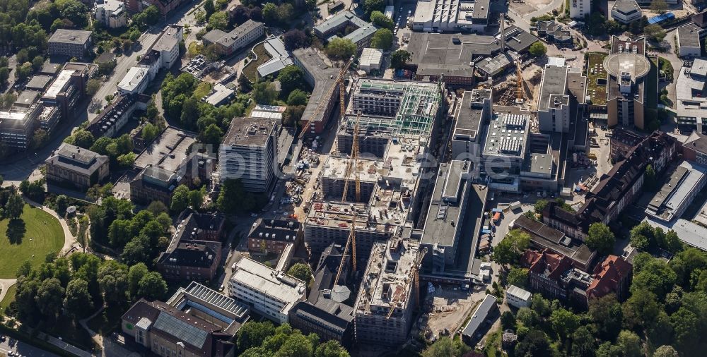 Luftbild Kiel - Baustelle für einen Erweiterungs- Neubau auf dem Klinikgelände des Krankenhauses Universitätsklinikum Schleswig-Holstein in Kiel im Bundesland Schleswig-Holstein, Deutschland