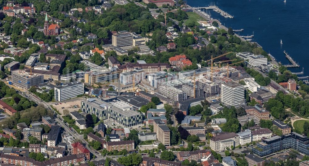 Luftbild Kiel - Baustelle für einen Erweiterungs- Neubau auf dem Klinikgelände des Krankenhauses Universitätsklinikum Schleswig-Holstein in Kiel im Bundesland Schleswig-Holstein, Deutschland