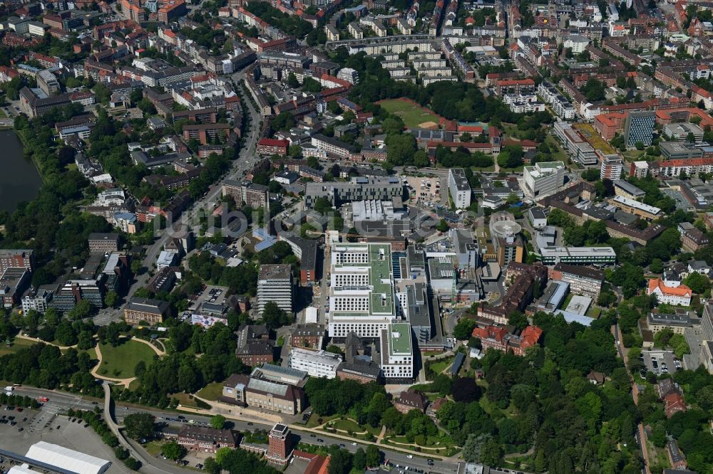 Kiel von oben - Baustelle für einen Erweiterungs- Neubau auf dem Klinikgelände des Krankenhauses Universitätsklinikum Schleswig-Holstein in Kiel im Bundesland Schleswig-Holstein, Deutschland