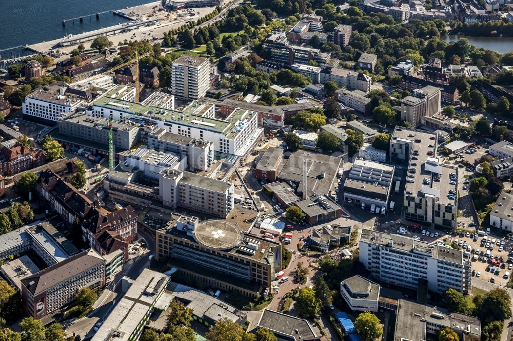 Kiel aus der Vogelperspektive: Baustelle für einen Erweiterungs- Neubau auf dem Klinikgelände des Krankenhauses Universitätsklinikum Schleswig-Holstein im Ortsteil Ravensberg in Kiel im Bundesland Schleswig-Holstein, Deutschland