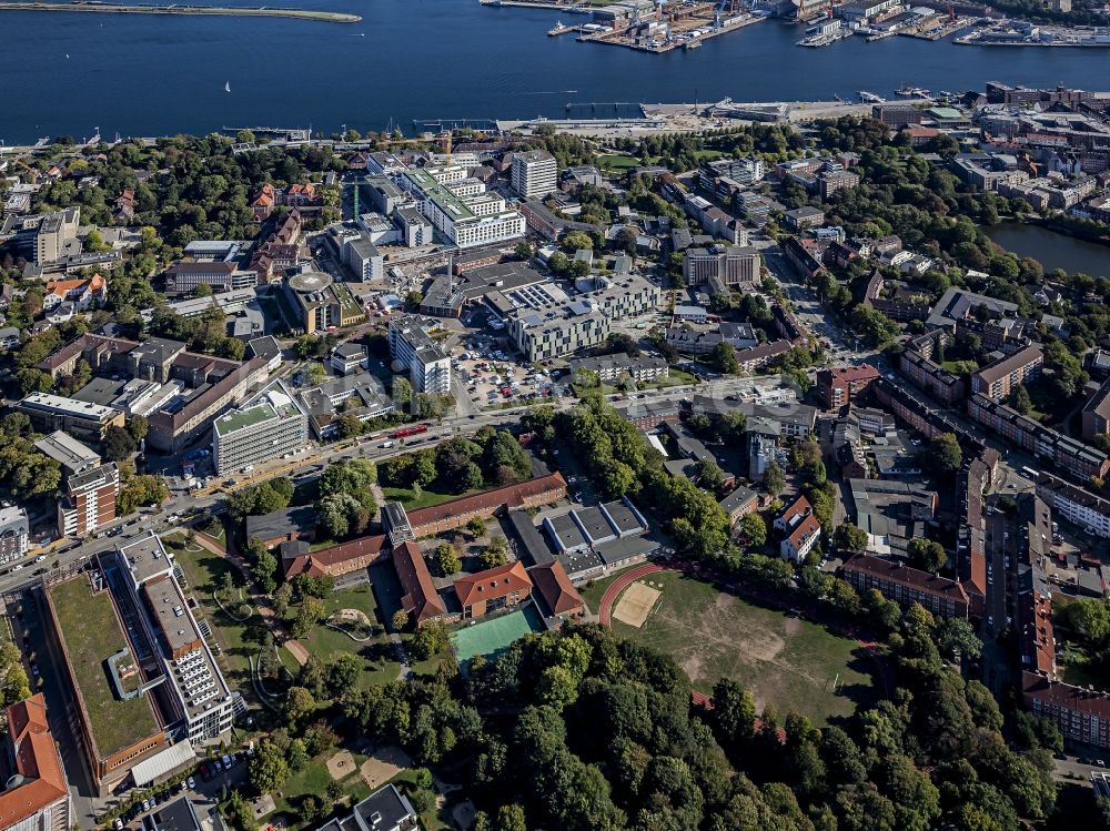 Kiel aus der Vogelperspektive: Baustelle für einen Erweiterungs- Neubau auf dem Klinikgelände des Krankenhauses Universitätsklinikum Schleswig-Holstein im Ortsteil Ravensberg in Kiel im Bundesland Schleswig-Holstein, Deutschland