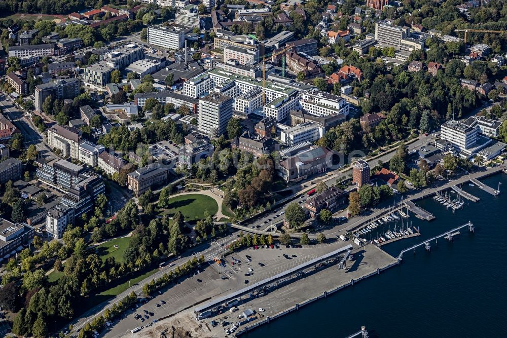 Luftaufnahme Kiel - Baustelle für einen Erweiterungs- Neubau auf dem Klinikgelände des Krankenhauses Universitätsklinikum Schleswig-Holstein im Ortsteil Ravensberg in Kiel im Bundesland Schleswig-Holstein, Deutschland