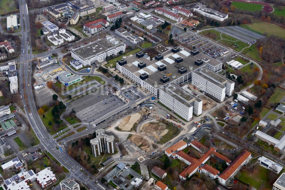 Göttingen aus der Vogelperspektive: Baustelle für einen Erweiterungs- Neubau auf dem Klinikgelände des Krankenhauses Universitätsklinikum UMG Göttingen in Göttingen im Bundesland Niedersachsen, Deutschland