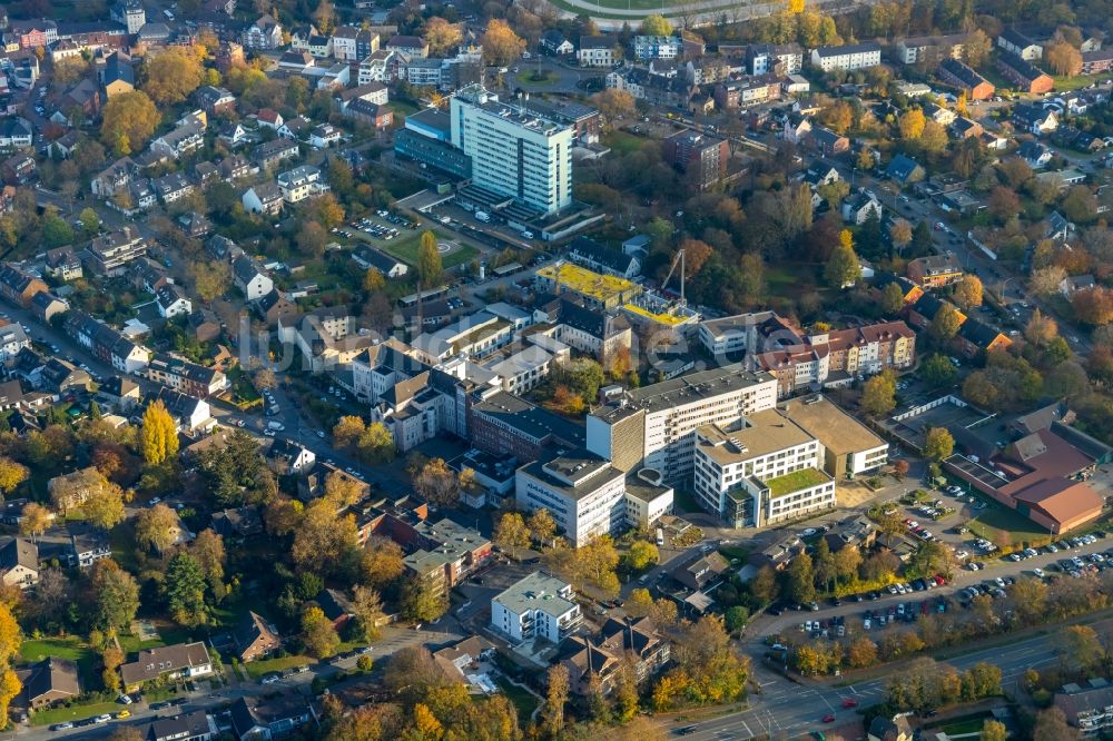 Luftaufnahme Dinslaken - Baustelle für einen Erweiterungs- Neubau auf dem Klinikgelände des Krankenhauses St. Vinzenz-Hospital an der Doktor-Otto-Seidel-Straße in Dinslaken im Bundesland Nordrhein-Westfalen, Deutschland