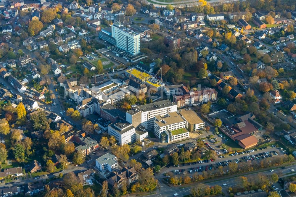 Dinslaken aus der Vogelperspektive: Baustelle für einen Erweiterungs- Neubau auf dem Klinikgelände des Krankenhauses St. Vinzenz-Hospital an der Doktor-Otto-Seidel-Straße in Dinslaken im Bundesland Nordrhein-Westfalen, Deutschland