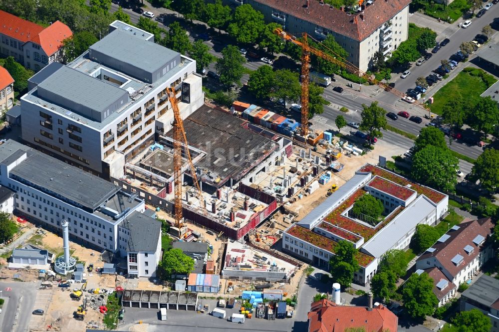 Luftbild Berlin - Baustelle für einen Erweiterungs- Neubau auf dem Klinikgelände des Krankenhauses Vivantes Auguste-Viktoria-Klinikum im Ortsteil Schöneberg in Berlin, Deutschland