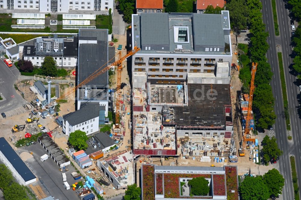 Berlin von oben - Baustelle für einen Erweiterungs- Neubau auf dem Klinikgelände des Krankenhauses Vivantes Auguste-Viktoria-Klinikum im Ortsteil Schöneberg in Berlin, Deutschland