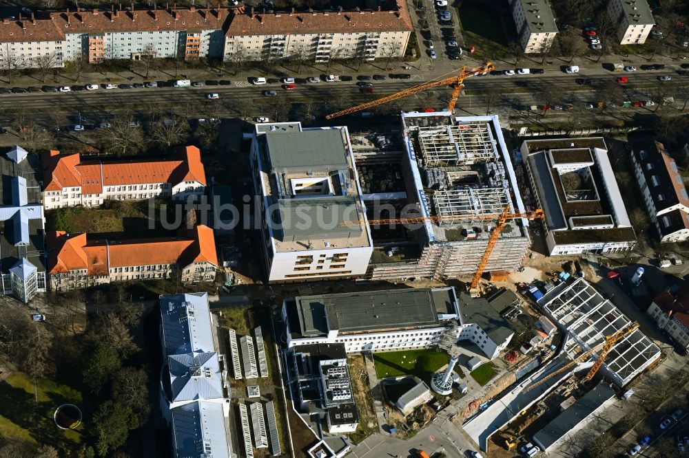 Luftbild Berlin - Baustelle für einen Erweiterungs- Neubau auf dem Klinikgelände des Krankenhauses Vivantes Auguste-Viktoria-Klinikum im Ortsteil Schöneberg in Berlin, Deutschland