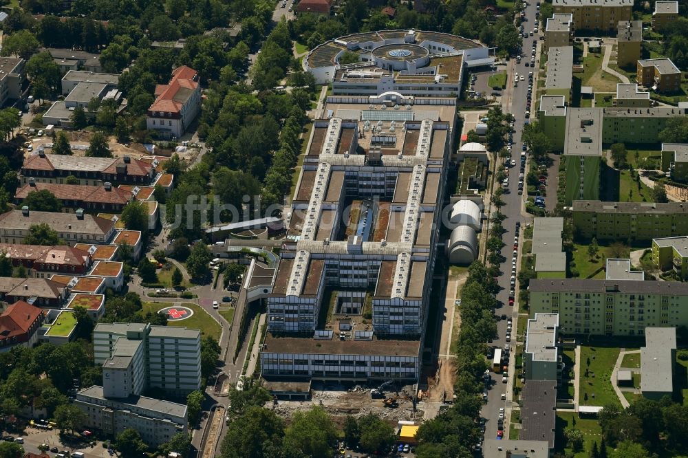 Berlin von oben - Baustelle für einen Erweiterungs- Neubau auf dem Klinikgelände des Krankenhauses Vivantes Klinikum Neukölln im Ortsteil Buckow in Berlin, Deutschland