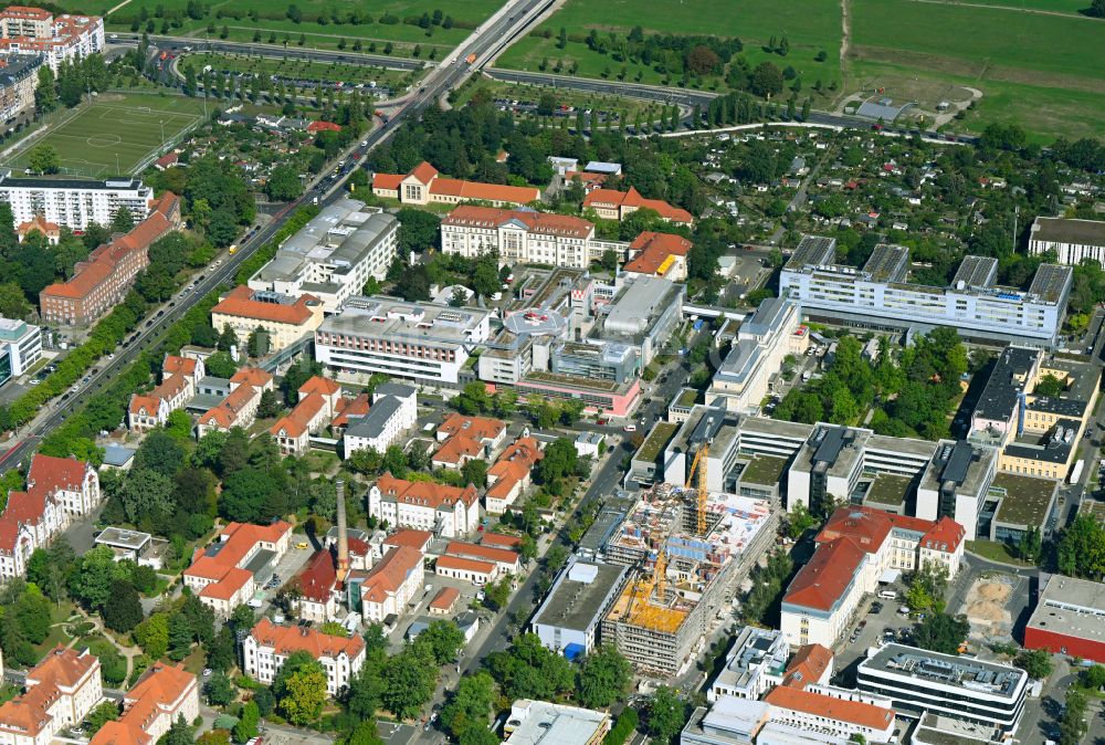 Luftaufnahme Dresden - Baustelle für einen Erweiterungs- Neubau auf dem Klinikgelände des Krankenhauses ZSG - Zentrum für Seelische Gesundheit in Dresden im Bundesland Sachsen, Deutschland