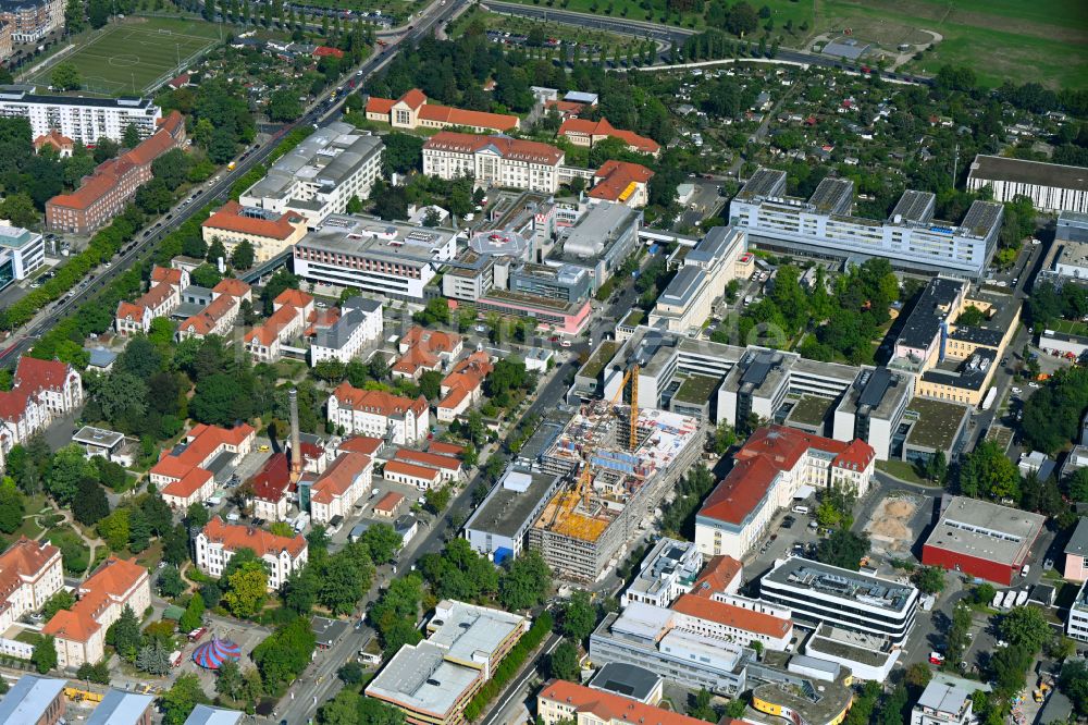 Dresden von oben - Baustelle für einen Erweiterungs- Neubau auf dem Klinikgelände des Krankenhauses ZSG - Zentrum für Seelische Gesundheit in Dresden im Bundesland Sachsen, Deutschland