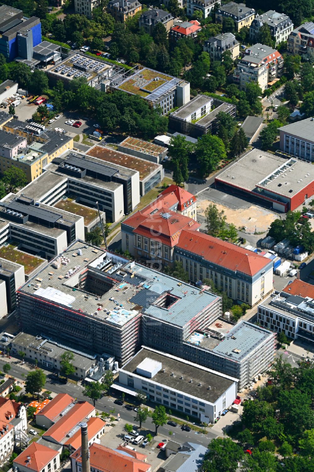 Luftaufnahme Dresden - Baustelle für einen Erweiterungs- Neubau auf dem Klinikgelände des Krankenhauses ZSG - Zentrum für Seelische Gesundheit in Dresden im Bundesland Sachsen, Deutschland