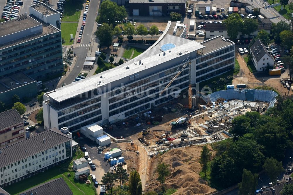 Luftbild Bonn - Baustelle für einen Erweiterungs- Neubau auf dem Klinikgelände des Universitätsklinikum Bonn in Bonn im Bundesland Nordrhein-Westfalen, Deutschland