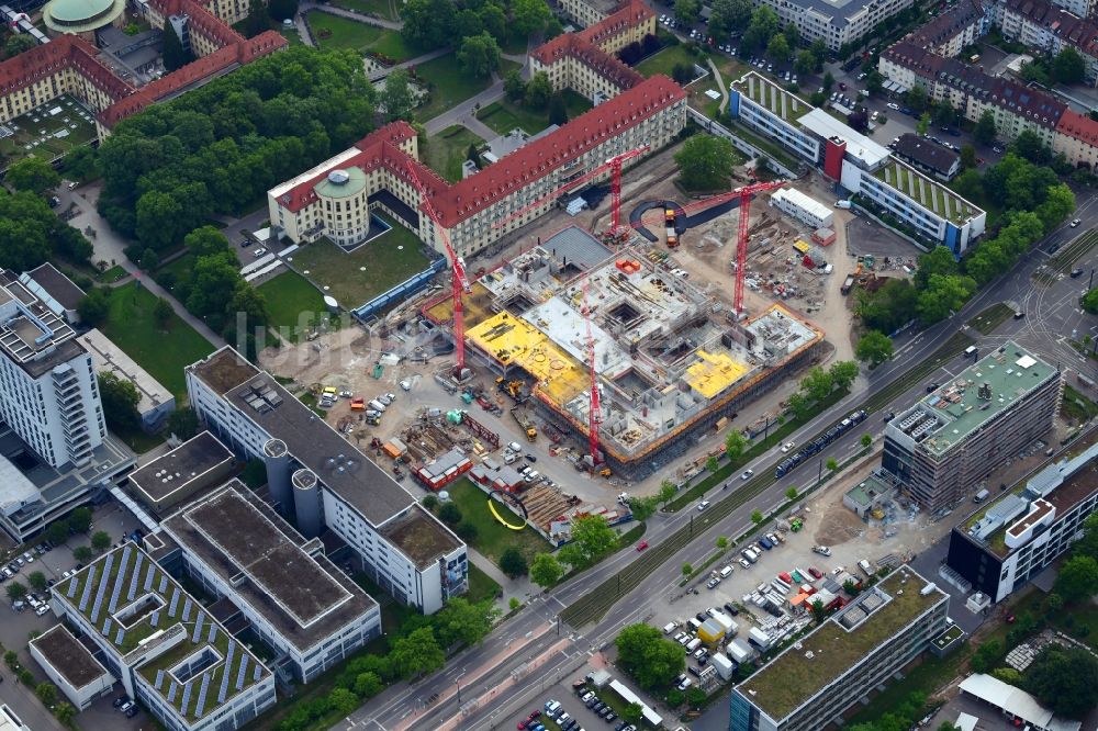 Freiburg im Breisgau von oben - Baustelle für einen Erweiterungs- Neubau auf dem Klinikgelände des Universitätsklinikum Freiburg in Freiburg im Breisgau im Bundesland Baden-Württemberg, Deutschland