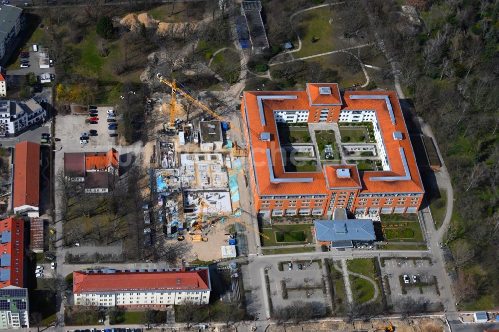 Luftaufnahme Berlin - Baustelle für einen Erweiterungs- Neubau Park-Klinik Weißensee im Ortsteil Weißensee in Berlin, Deutschland