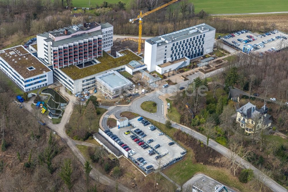 Essen aus der Vogelperspektive: Baustelle für einen Erweiterungs- Neubau Zentrum für seltene Lungenerkrankungen der Ruhrlandklinik in Essen im Bundesland Nordrhein-Westfalen, Deutschland