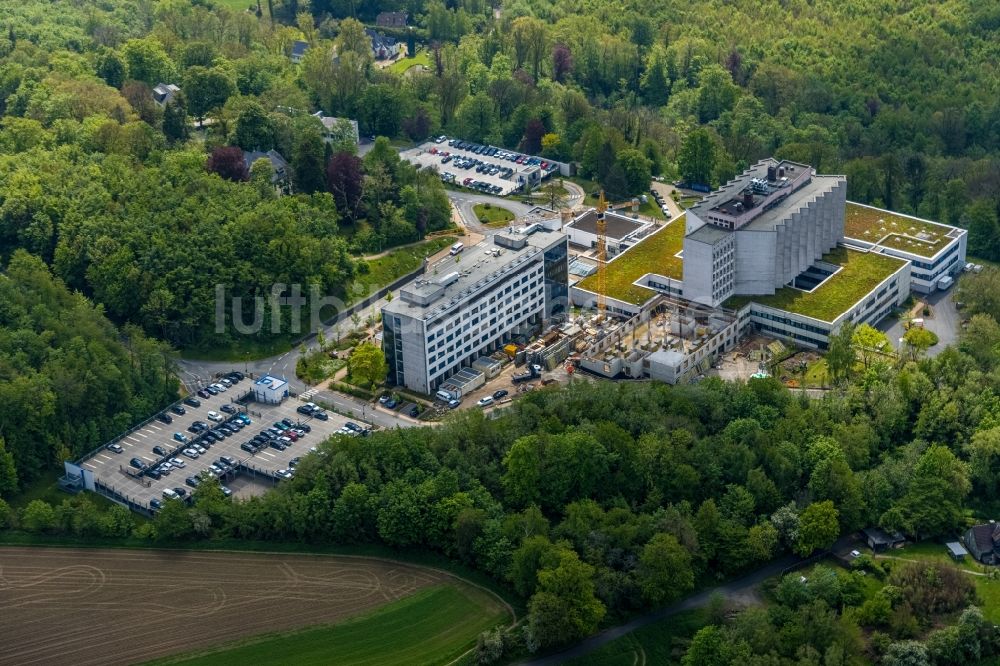 Essen aus der Vogelperspektive: Baustelle für einen Erweiterungs- Neubau Zentrum für seltene Lungenerkrankungen der Ruhrlandklinik in Essen im Bundesland Nordrhein-Westfalen, Deutschland