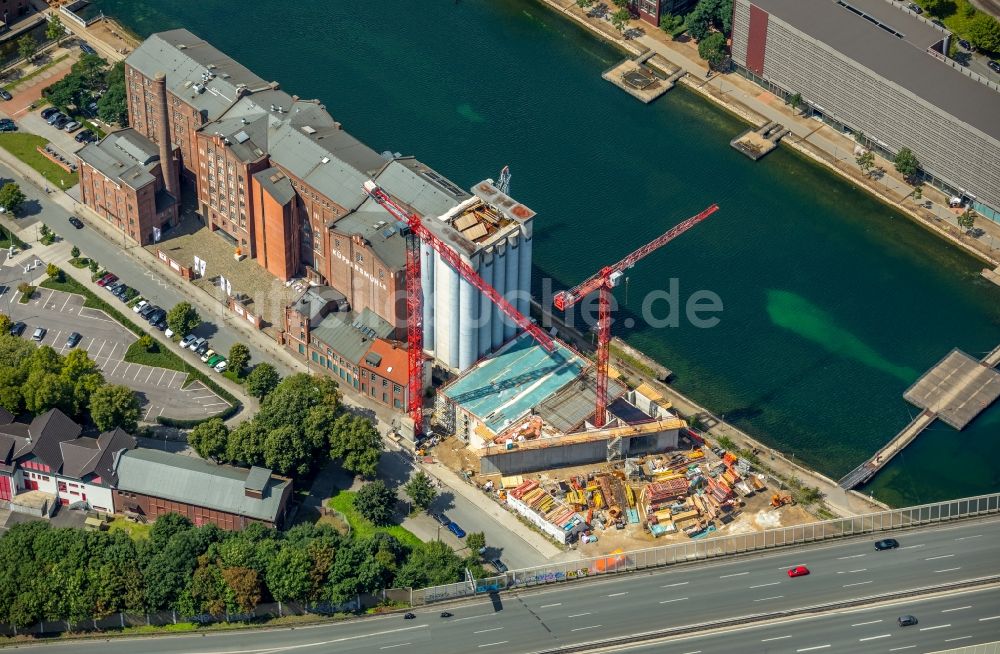 Luftaufnahme Duisburg - Baustelle für einen Erweiterungsbau am Museum Küppersmühle für Moderne Kunst in Duisburg im Bundesland Nordrhein-Westfalen, Deutschland