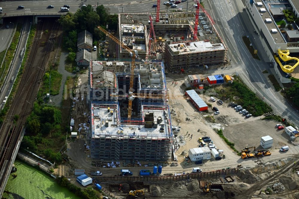 Luftaufnahme Potsdam - Baustelle für einen Wohn- und Hotelneubau am Havelufer in Potsdam im Bundesland Brandenburg, Deutschland