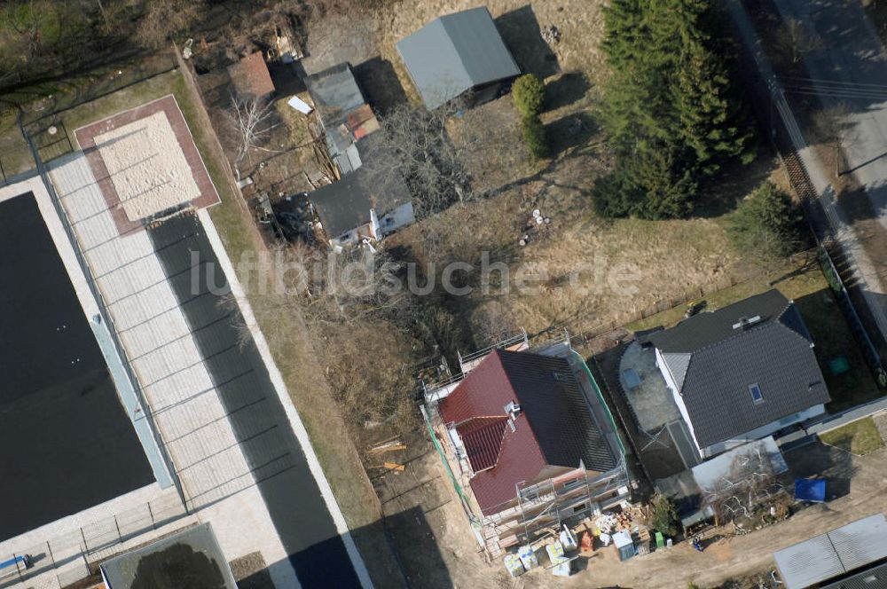 Berlin aus der Vogelperspektive: Baustelle Einfamilienhaus Berlin-Kaulsdorf