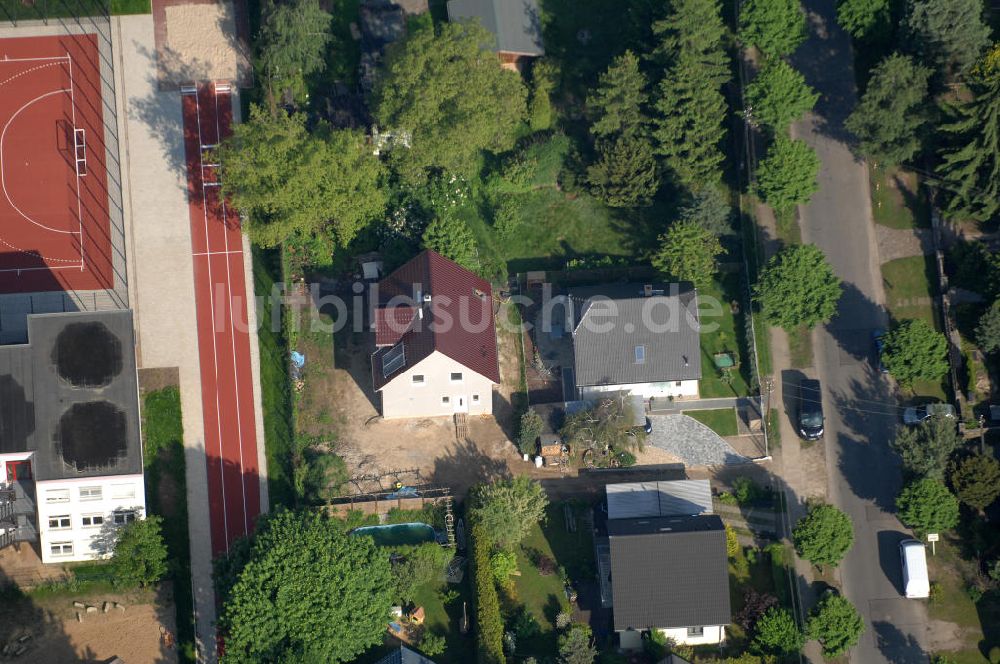 Berlin aus der Vogelperspektive: Baustelle Einfamilienhaus Berlin-Kaulsdorf