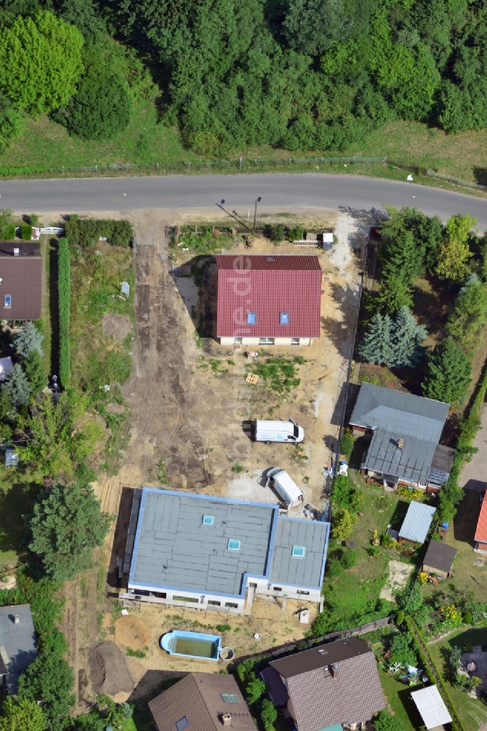 Berlin von oben - Baustelle in der Einfamilienhaus- Siedlöung an der Eschenstraße im Stadtteil Kaulsdorf von Berlin