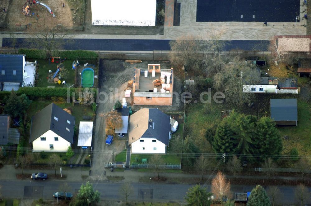 Luftaufnahme Berlin - Baustelle eines Einfamilienhauses an der Bergedorfer Straße in 12621 BERLIN Kaulsdorf-Süd