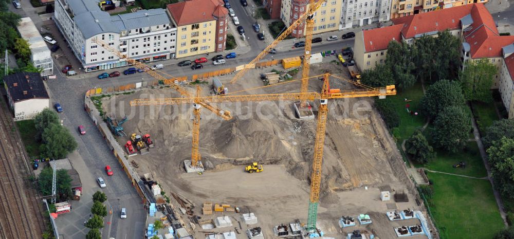 Berlin Köpenick aus der Vogelperspektive: Baustelle Einkaufszentrum am Elcknerplatz am Bahnhof Berlin - Köpenick