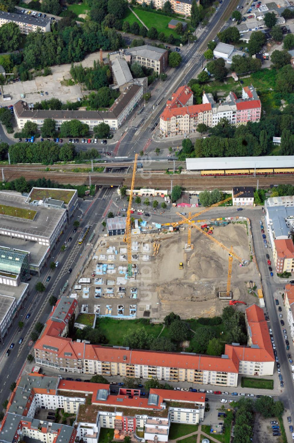 Berlin Köpenick aus der Vogelperspektive: Baustelle Einkaufszentrum am Elcknerplatz am Bahnhof Berlin - Köpenick