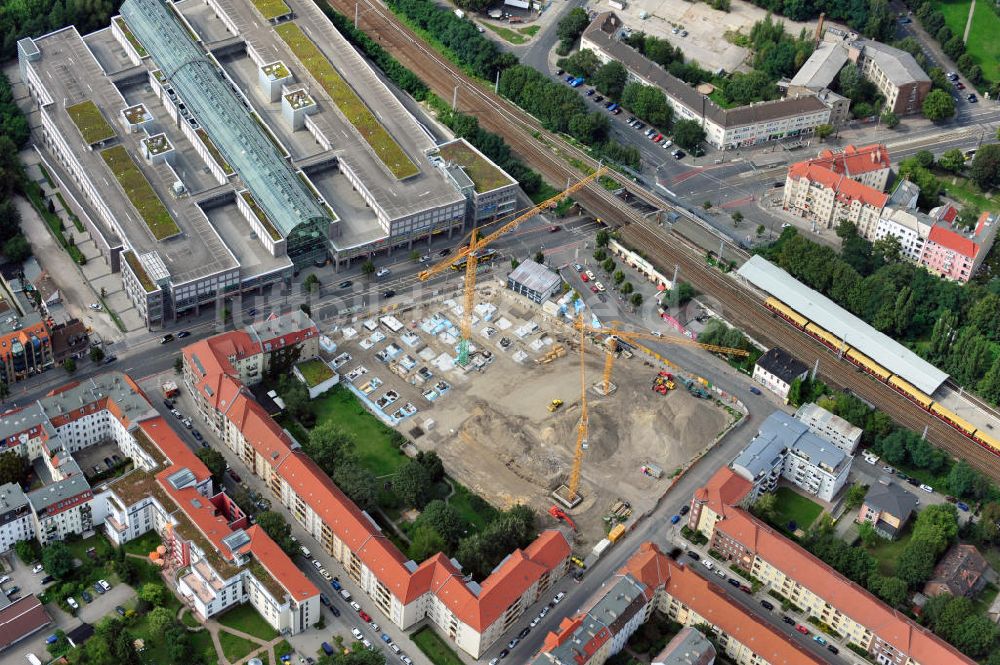 Luftbild Berlin Köpenick - Baustelle Einkaufszentrum am Elcknerplatz am Bahnhof Berlin - Köpenick