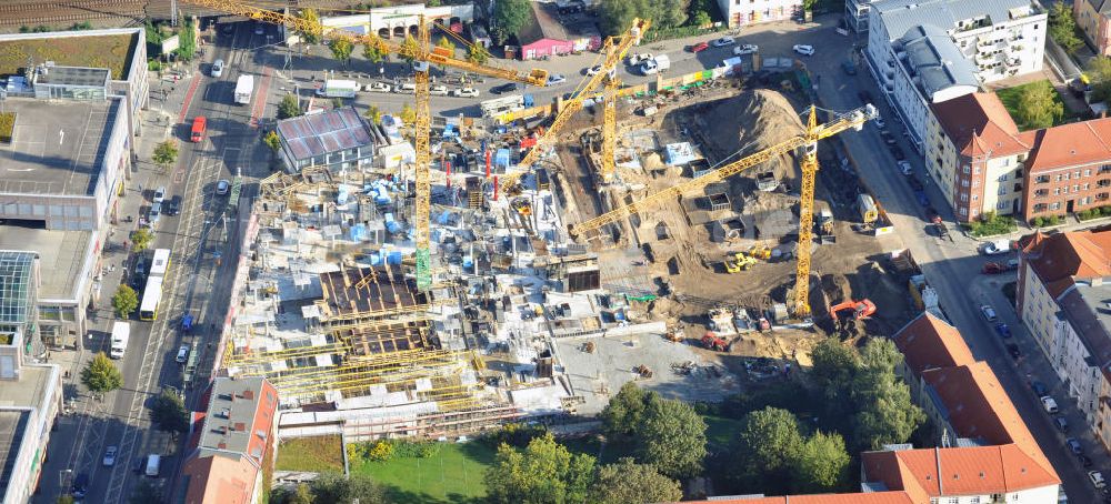 Luftaufnahme Berlin Köpenick - Baustelle Einkaufszentrum am Elcknerplatz am Bahnhof Berlin - Köpenick