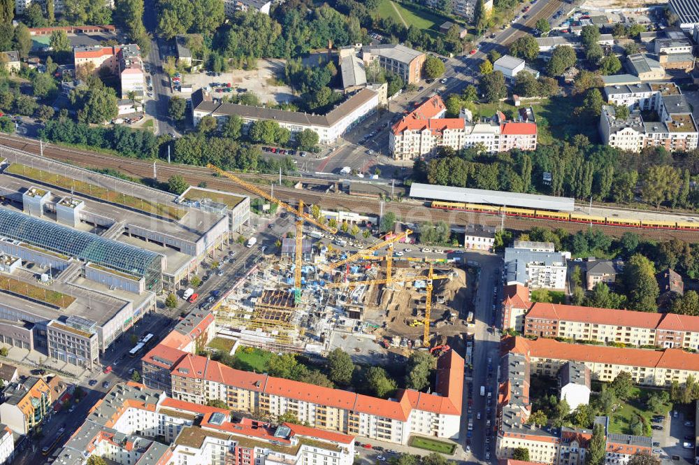 Luftaufnahme Berlin Köpenick - Baustelle Einkaufszentrum am Elcknerplatz am Bahnhof Berlin - Köpenick