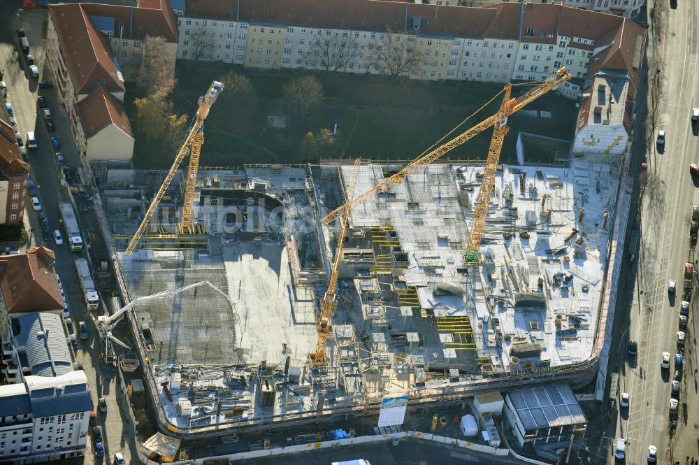 Luftbild Berlin Köpenick - Baustelle Einkaufszentrum am Elcknerplatz am Bahnhof Berlin - Köpenick