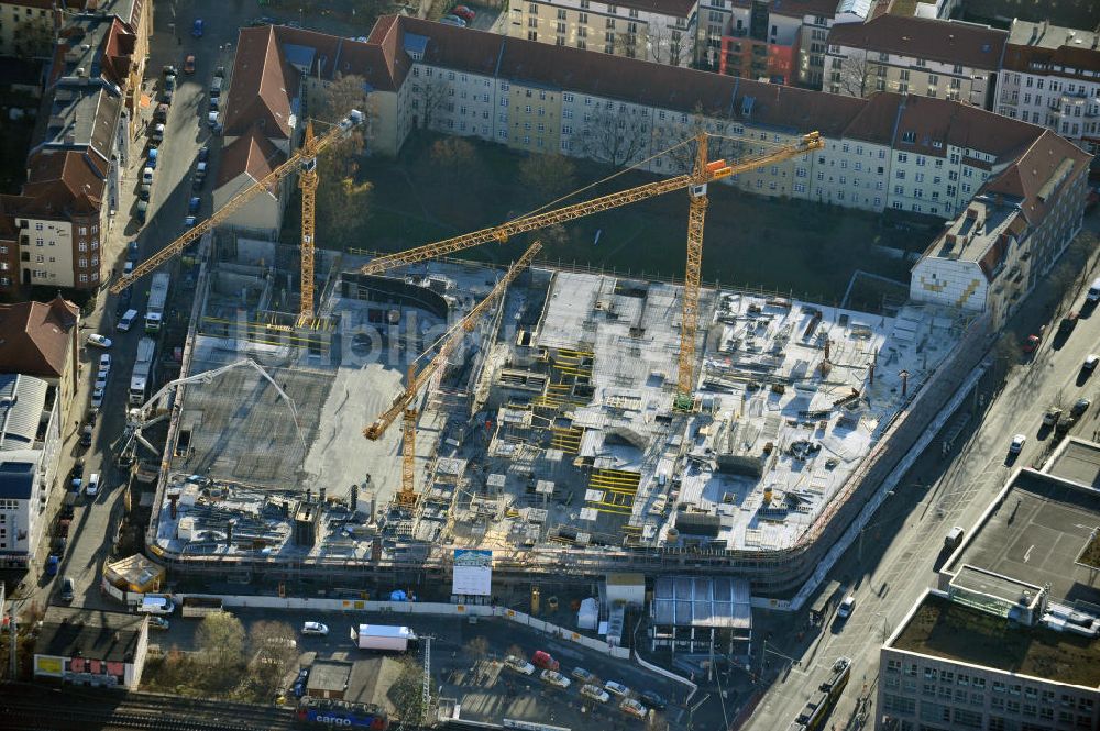 Luftaufnahme Berlin Köpenick - Baustelle Einkaufszentrum am Elcknerplatz am Bahnhof Berlin - Köpenick