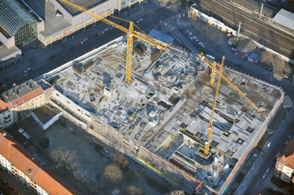 Luftaufnahme Berlin - Baustelle Einkaufszentrum am Elcknerplatz am Bahnhof Berlin - Köpenick