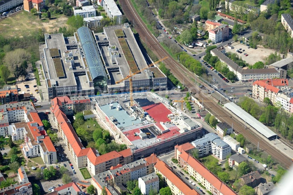 Luftaufnahme Berlin - Baustelle Einkaufszentrum am Elcknerplatz am Bahnhof Berlin - Köpenick