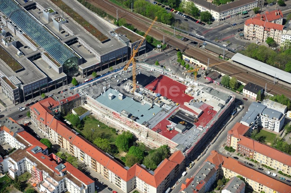 Berlin von oben - Baustelle Einkaufszentrum am Elcknerplatz am Bahnhof Berlin - Köpenick