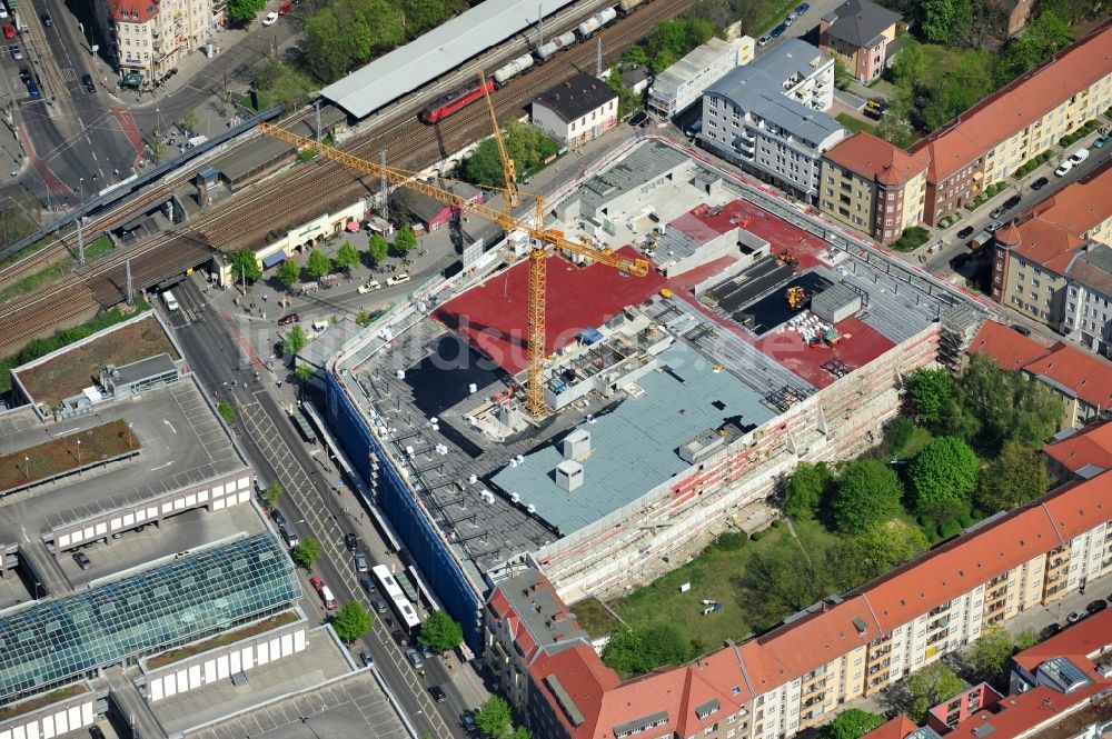 Luftbild Berlin - Baustelle Einkaufszentrum am Elcknerplatz am Bahnhof Berlin - Köpenick