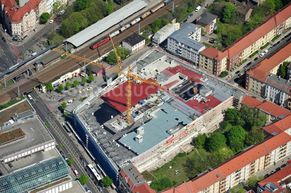 Berlin von oben - Baustelle Einkaufszentrum am Elcknerplatz am Bahnhof Berlin - Köpenick