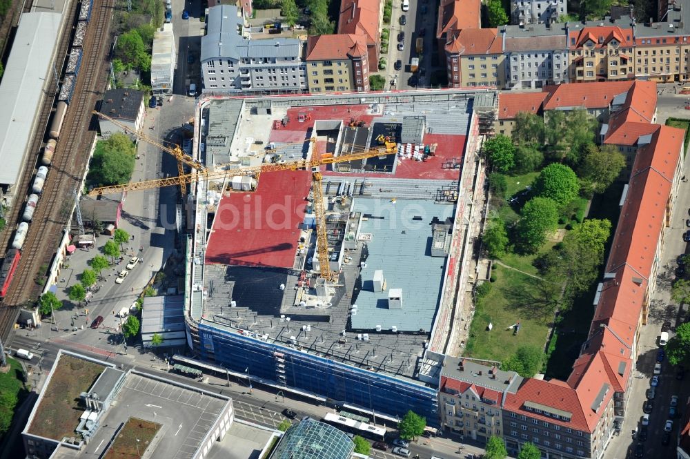 Luftaufnahme Berlin - Baustelle Einkaufszentrum am Elcknerplatz am Bahnhof Berlin - Köpenick