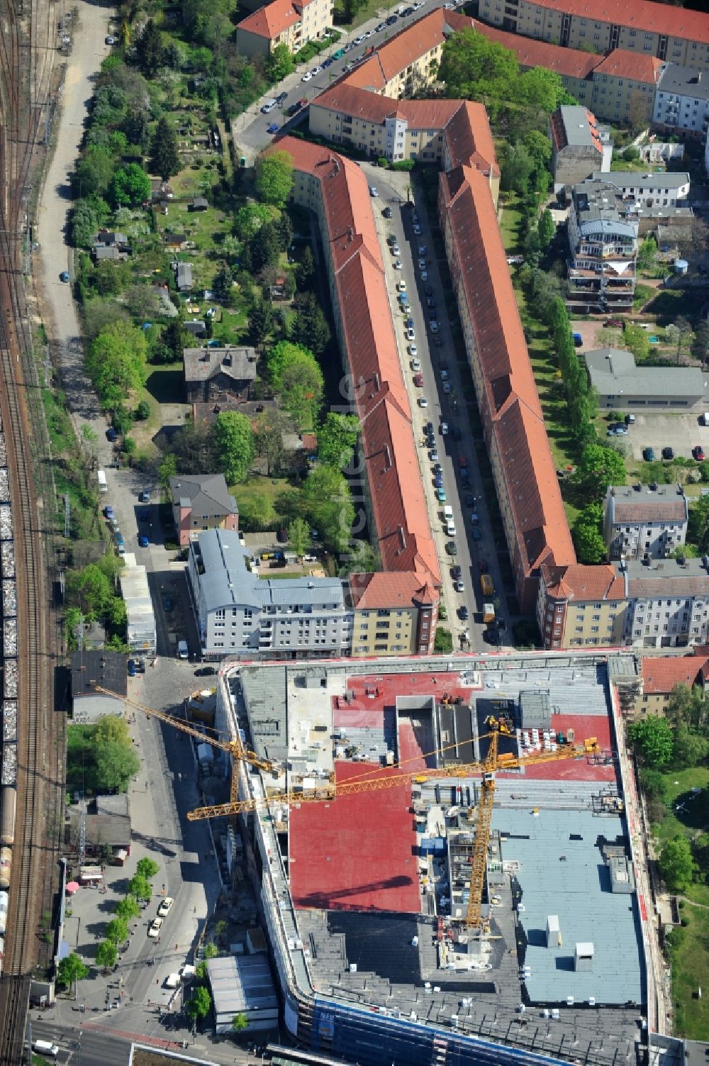 Berlin aus der Vogelperspektive: Baustelle Einkaufszentrum am Elcknerplatz am Bahnhof Berlin - Köpenick