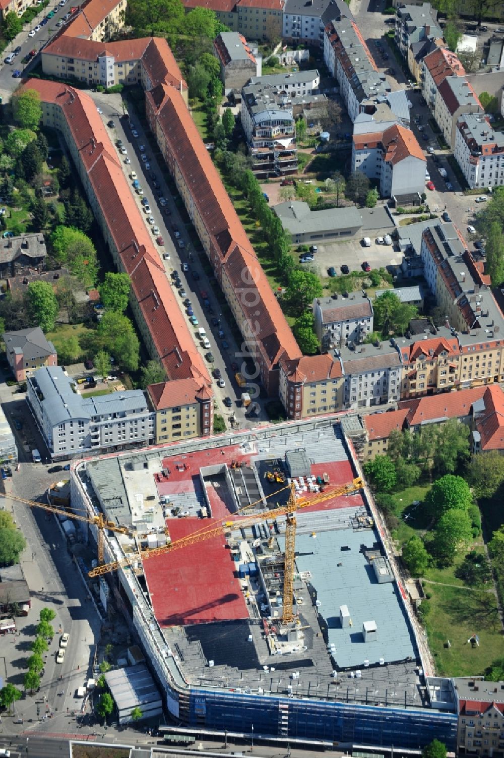 Luftbild Berlin - Baustelle Einkaufszentrum am Elcknerplatz am Bahnhof Berlin - Köpenick