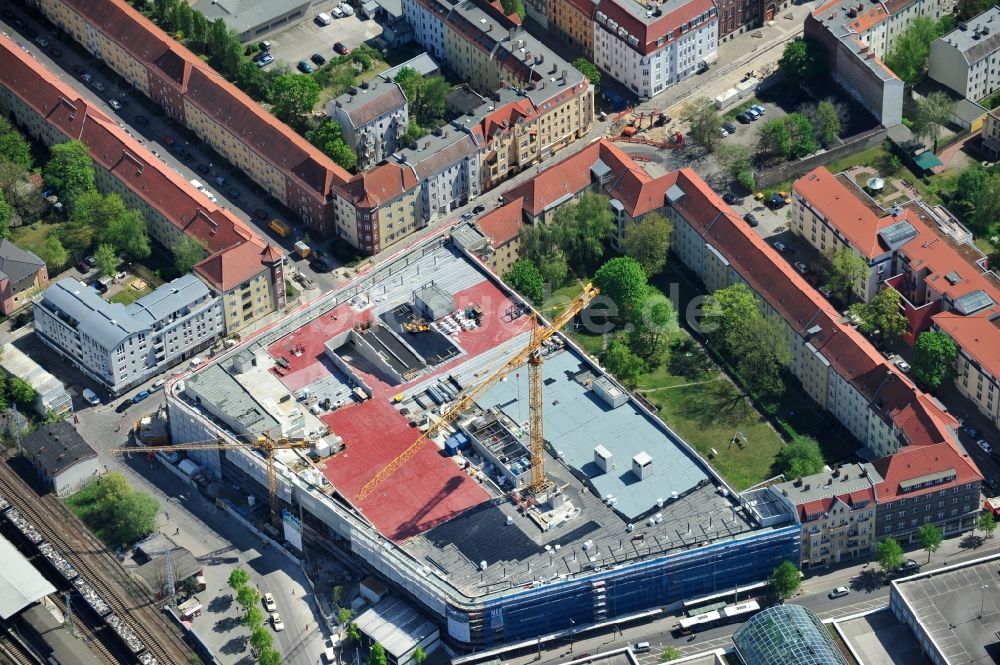 Luftaufnahme Berlin - Baustelle Einkaufszentrum am Elcknerplatz am Bahnhof Berlin - Köpenick