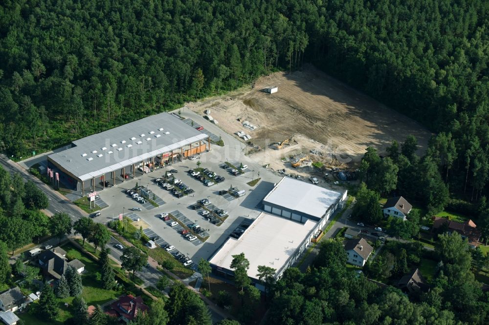 Luftbild Hohen Neuendorf - Baustelle am Einkaufszentrum und Supermarkt- Filiale von REWE in Hohen Neuendorf im Bundesland Brandenburg