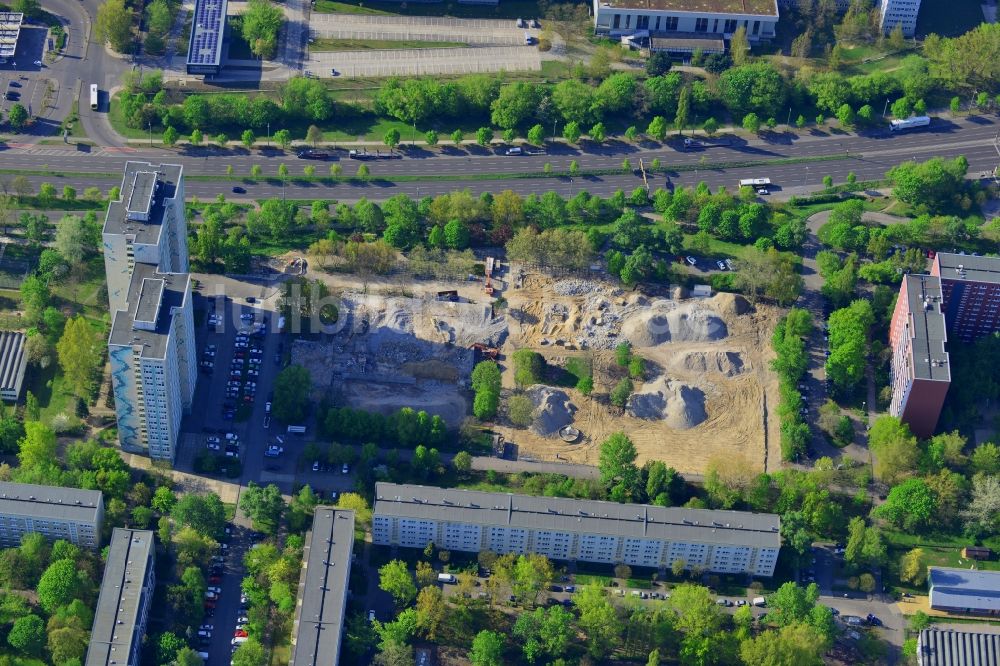 Berlin von oben - Baustelle des Einkaufszentrums Kalinka im Wohngebiet Gensinger Viertel im Ortsteil Friedrichsfelde im Bezirk Lichtenberg in Berlin